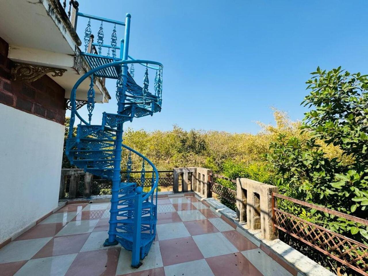 Gir Lions Paw Resort With Swimming Pool Гирский лес Экстерьер фото