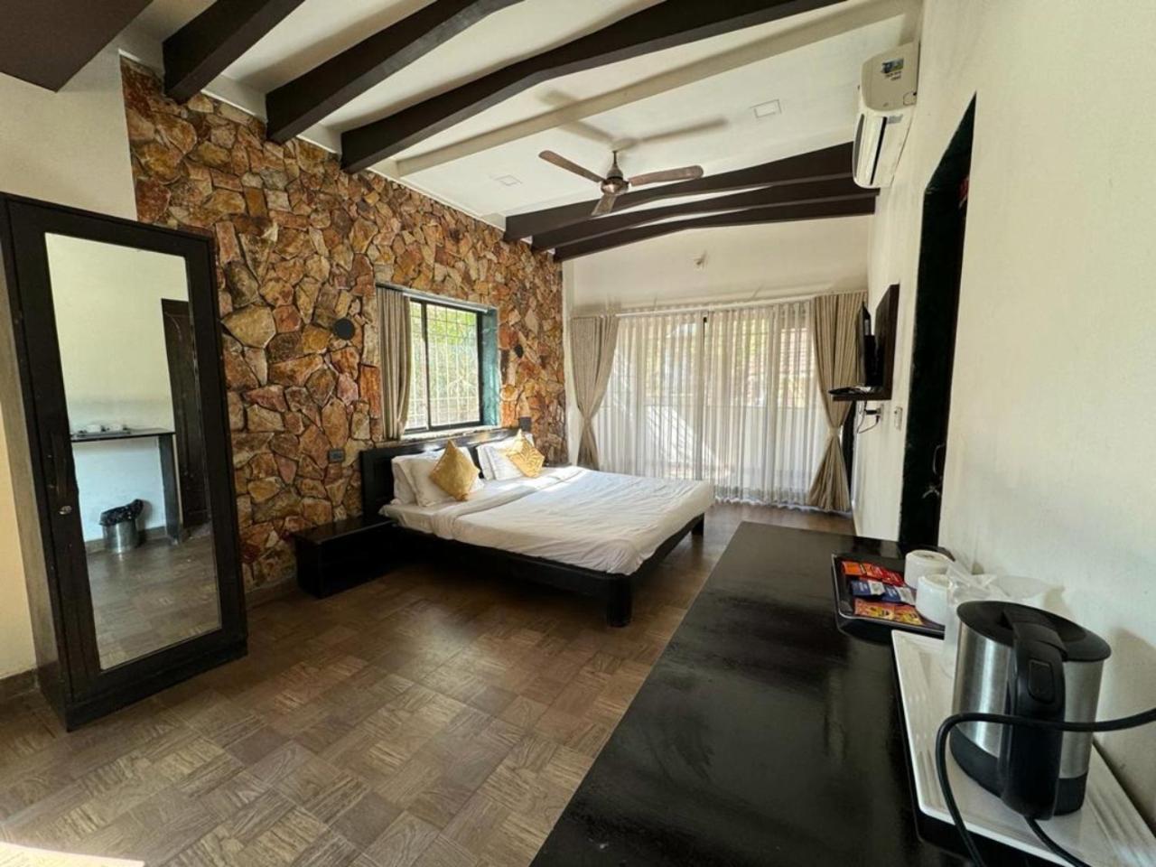 Gir Lions Paw Resort With Swimming Pool Гирский лес Экстерьер фото