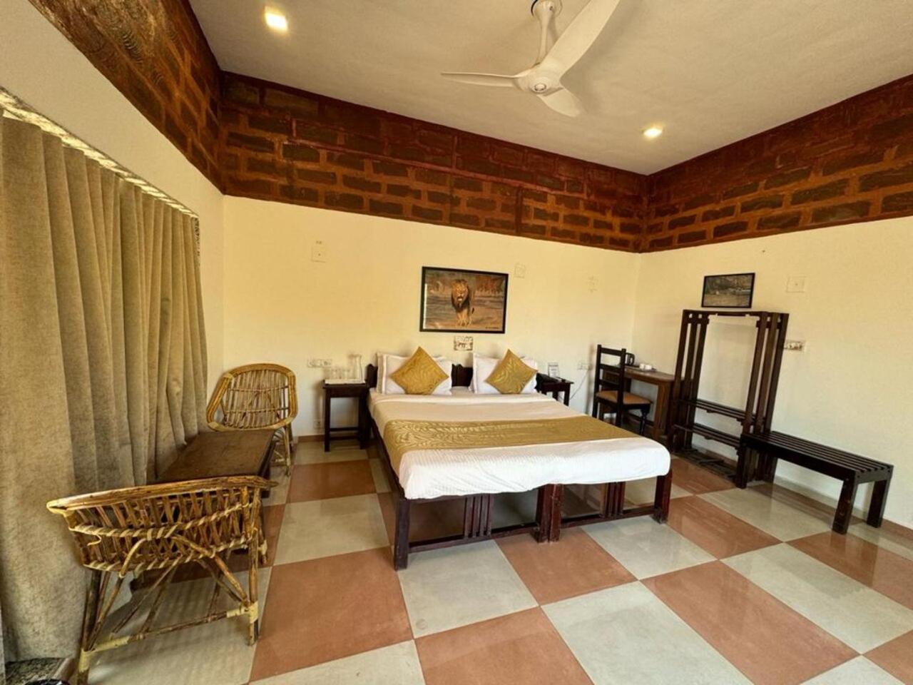 Gir Lions Paw Resort With Swimming Pool Гирский лес Экстерьер фото