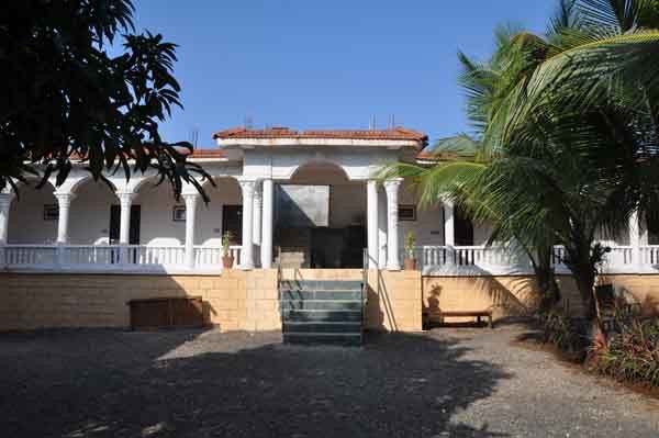 Gir Lions Paw Resort With Swimming Pool Гирский лес Экстерьер фото