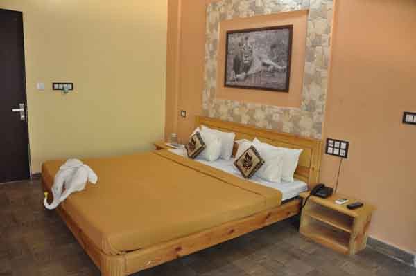 Gir Lions Paw Resort With Swimming Pool Гирский лес Экстерьер фото