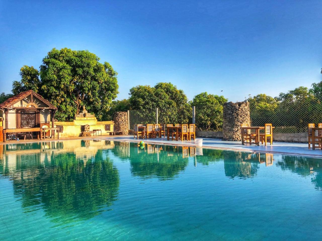 Gir Lions Paw Resort With Swimming Pool Гирский лес Экстерьер фото