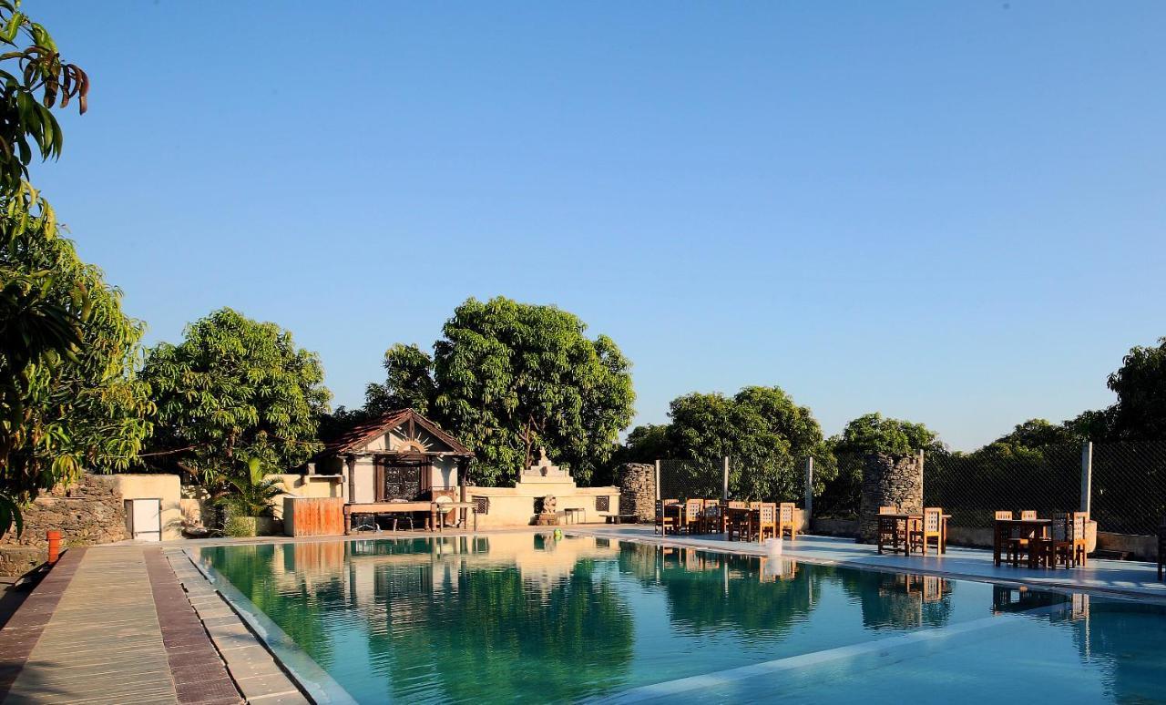 Gir Lions Paw Resort With Swimming Pool Гирский лес Экстерьер фото