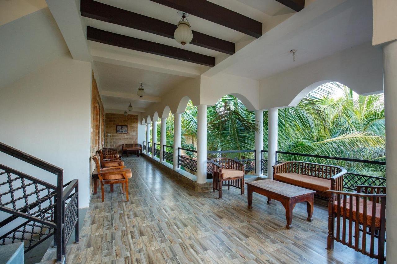 Gir Lions Paw Resort With Swimming Pool Гирский лес Экстерьер фото