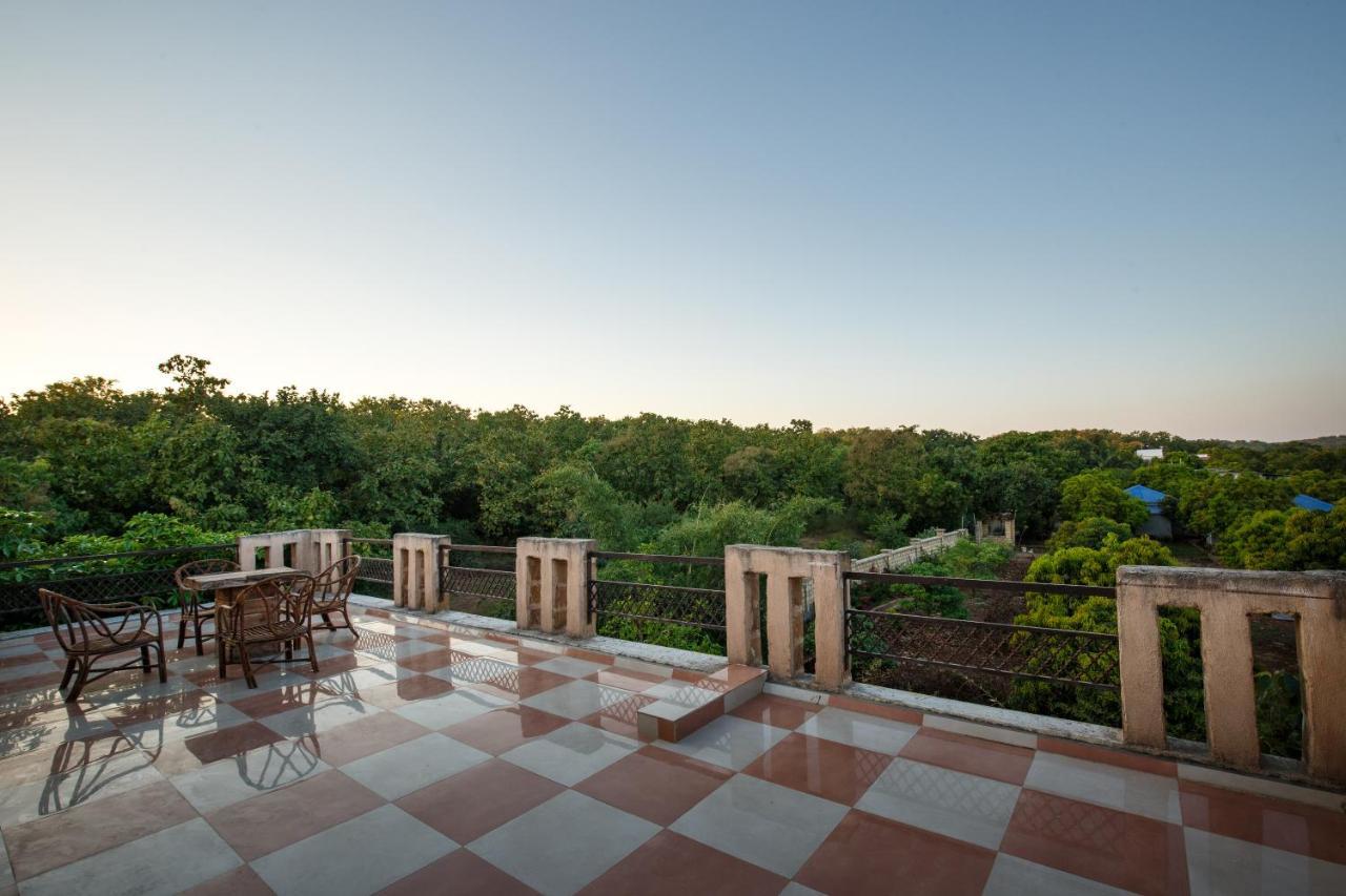 Gir Lions Paw Resort With Swimming Pool Гирский лес Экстерьер фото